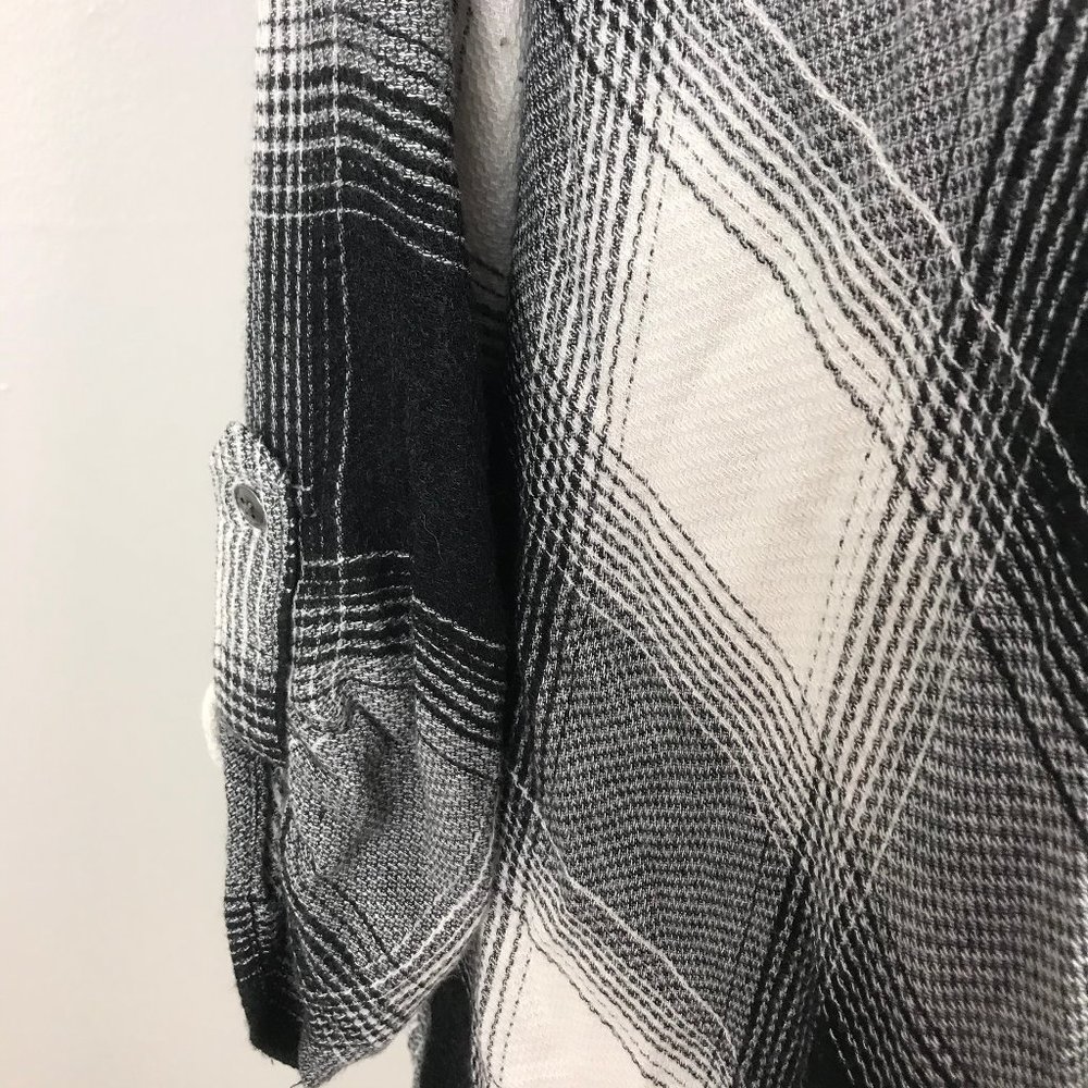 Maurices Black White Sweater Shawl Plaid Open - Picture 3 of 8